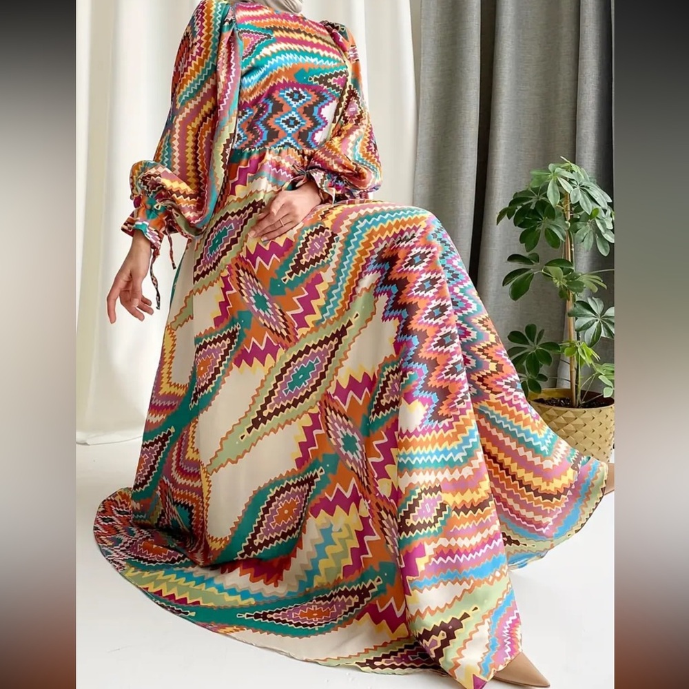 NWOT Gorgeous Lantern Sleeve multi colored dress.